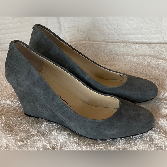 Isaac Mizrahi sz 7 Kendal lovely grey suede wedge heels for spring. VGUC - Picture 3 of 16